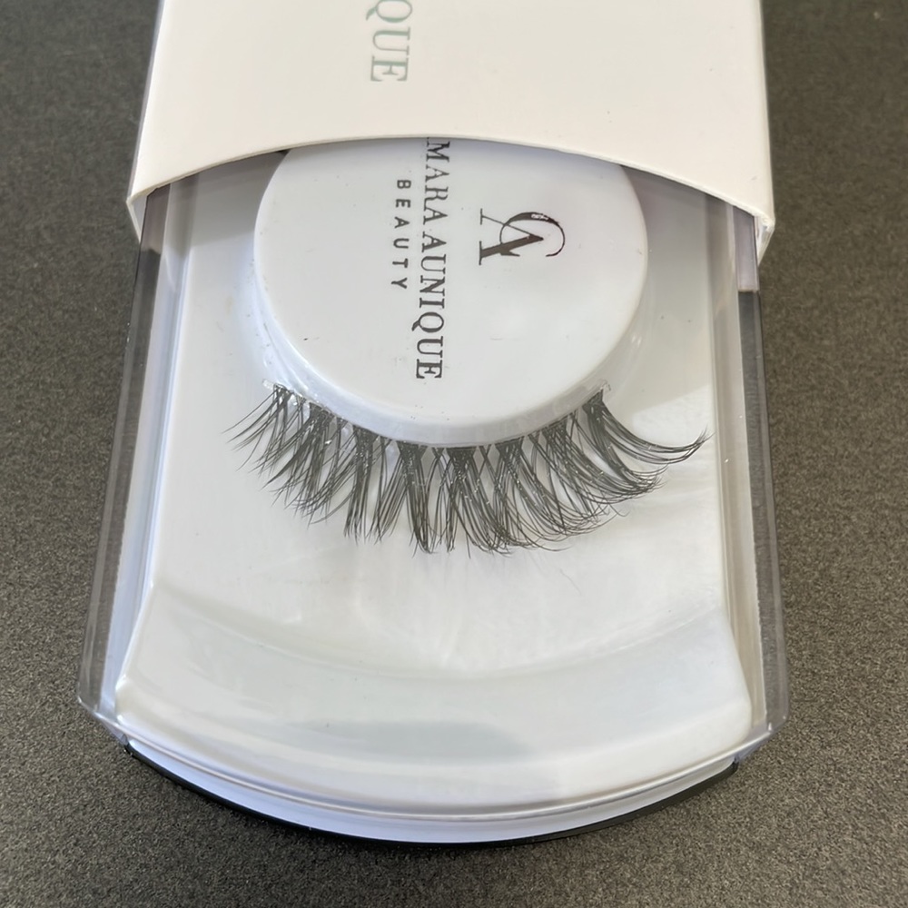 NEW False Lashes - Picture 7 of 9